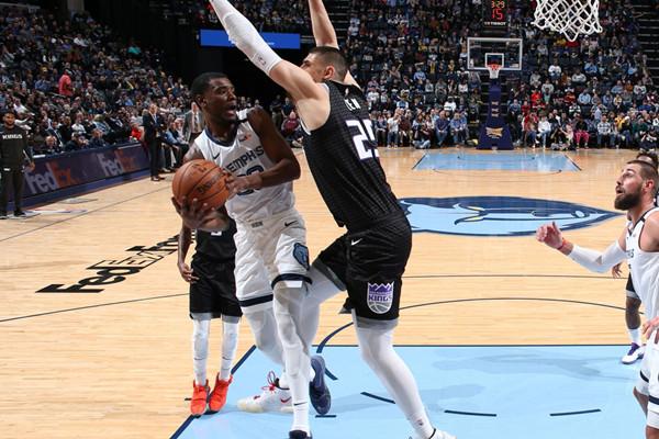  瓦兰丘纳斯28+17鹈鹕憾负灰熊  